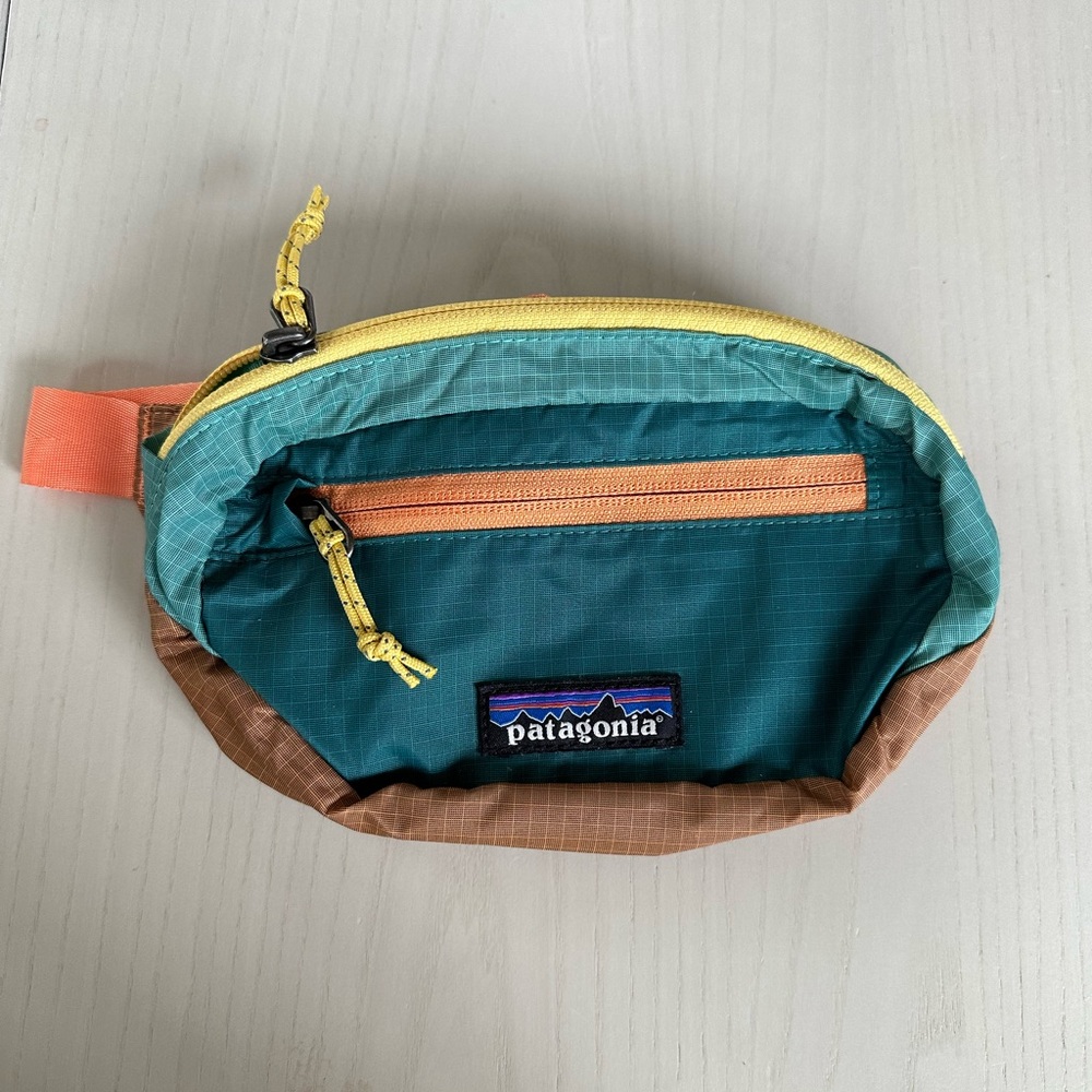 New Patagonia Ultralight Black Hole Mi belt bag